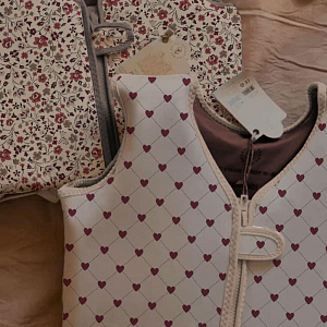 Жилет для плавания Mrs. Ertha "Lovely Roots", танец сердец